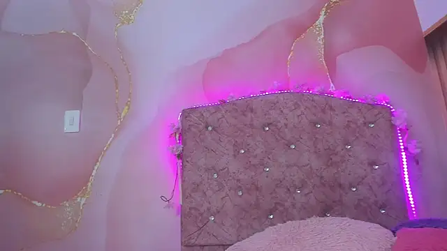 violet taylor  online show from March 30, 2026, 2:12 am