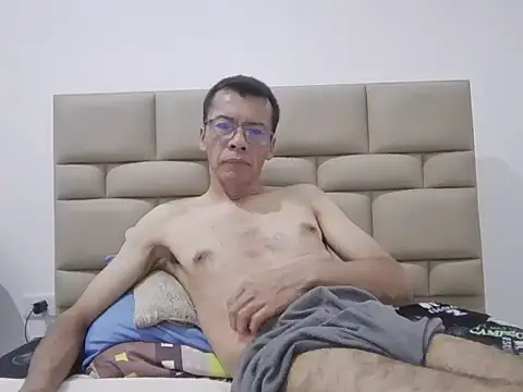 skinnylatino51 online show from January 8, 2026, 12:24 am