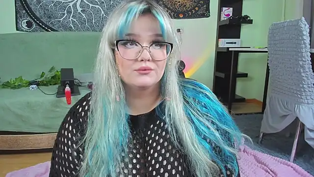  CandyM1lky  online show from October 20, 2025, 6:36 am