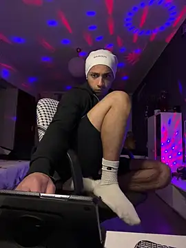 1Richrichard1 online show from June 7, 2026, 9:51 pm
