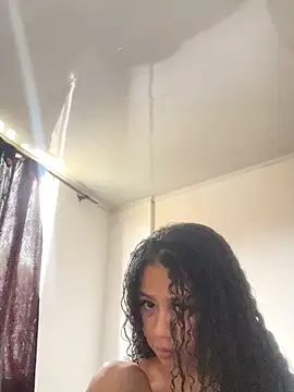 jadee8 online show from February 15, 2026, 1:41 pm