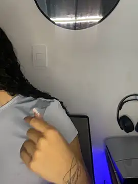 jadee8 online show from April 15, 2026, 4:36 pm