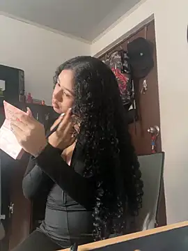 jadee8 online show from April 22, 2026, 9:38 pm