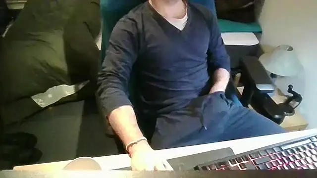 Snapshot of azdert210 chatting on March 3, 2026, 1:56 am azdert210 online show from March 3, 2026, 1:56 am