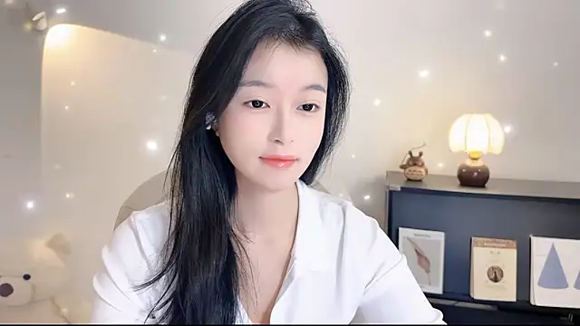 Onechestnut online show from November 5, 2025, 6:13 am