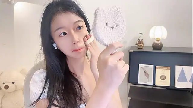 Onechestnut online show from November 13, 2025, 5:39 am