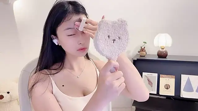 Onechestnut online show from November 15, 2025, 6:22 am