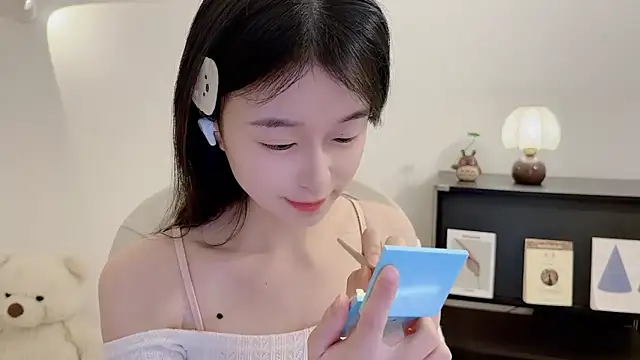 Onechestnut online show from December 2, 2025, 6:30 am