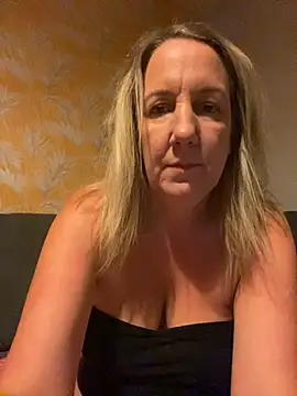 X-Victoria-X online show from September 14, 2025, 12:43 am