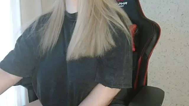 Miaxfox online show from February 17, 2026, 4:09 am