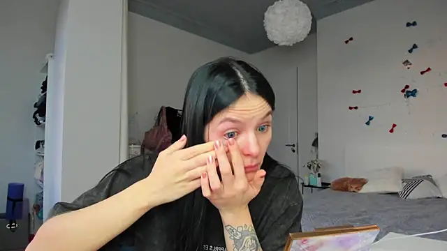 EwelynScott online show from February 5, 2026, 2:43 pm