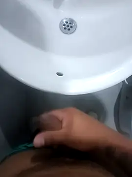 Snapshot of Oscariin96 chatting on February 27, 2026, 11:38 pm Oscariin96 online show from February 27, 2026, 11:38 pm