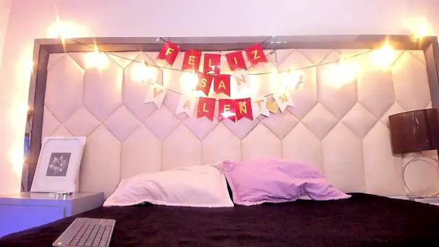 Scarletbigbug online show from February 13, 2026, 12:23 pm