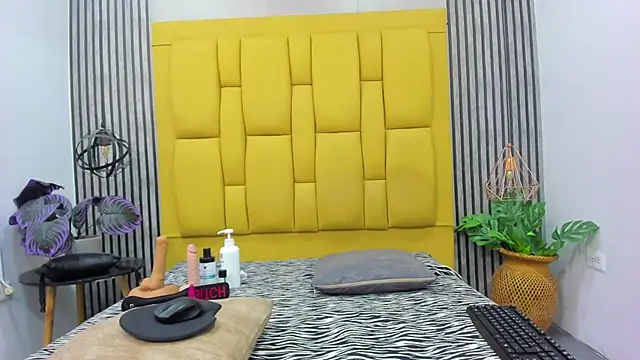 bryonycutee online show from October 28, 2025, 12:19 pm