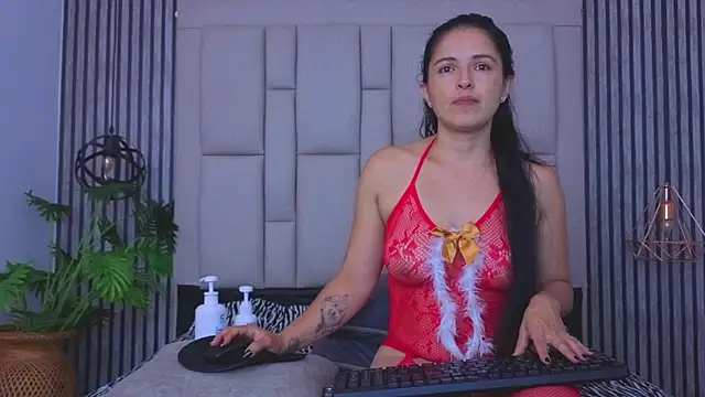 bryonycutee online show from May 15, 2026, 11:17 am