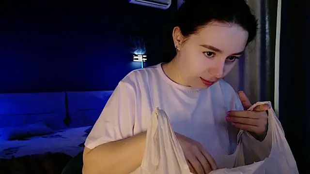 Snapshot of Di_na_Bell chatting on May 5, 2026, 5:37 am Di na Bell online show from May 5, 2026, 5:37 am