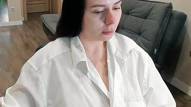 Snapshot of Di_na_Bell chatting on June 18, 2026, 9:14 am Di na Bell online show from June 18, 2026, 9:14 am