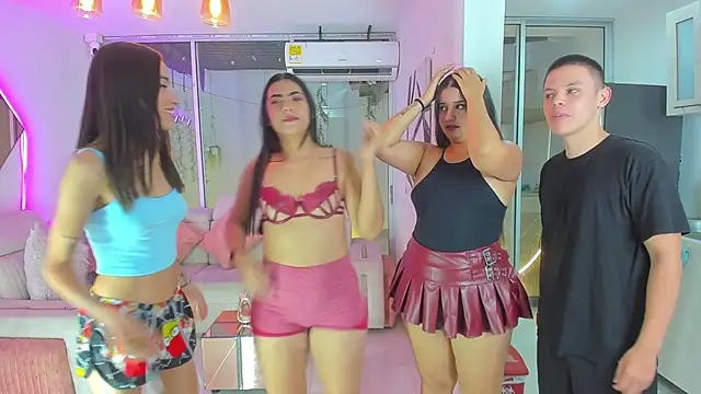 Snapshot of stangirls_ chatting on November 4, 2025, 9:47 pm stangirls online show from November 4, 2025, 9:47 pm