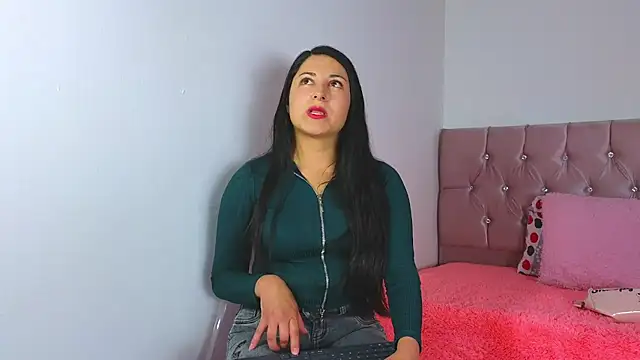 cuteeimy online show from September 18, 2025, 7:27 pm