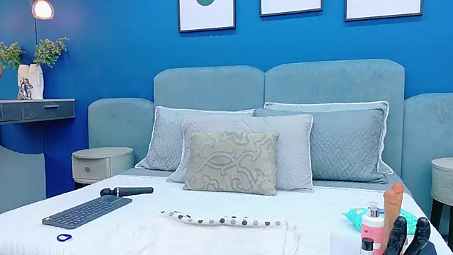 lixie peyton online show from December 22, 2025, 12:35 pm