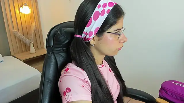 carlina 15 online show from October 9, 2025, 12:25 pm