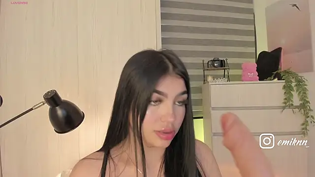 EmmyKenner online show from June 9, 2026, 11:44 am