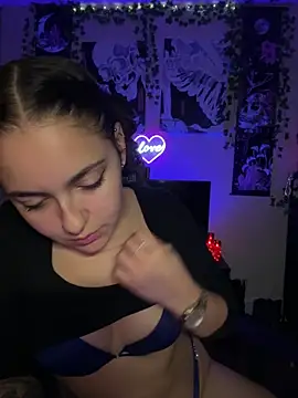 Snapshot of babykalirose chatting on June 10, 2026, 3:39 am babykalirose online show from June 10, 2026, 3:39 am