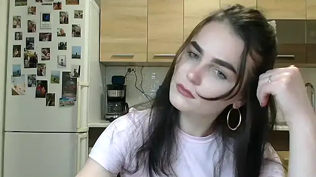 Silviaa a online show from December 20, 2025, 8:05 pm