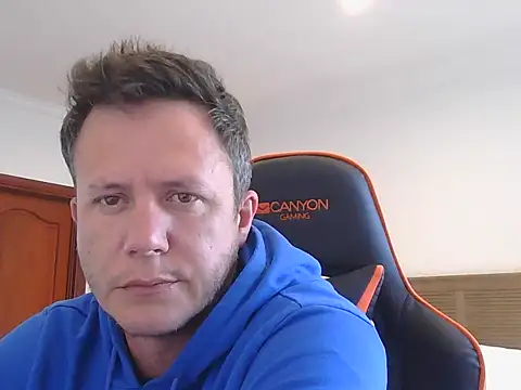 Snapshot of TroyDieselXXX chatting on September 19, 2025, 5:09 am TroyDieselXXX online show from September 19, 2025, 5:09 am