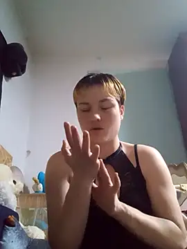 MoonIrene online show from September 29, 2025, 2:11 pm