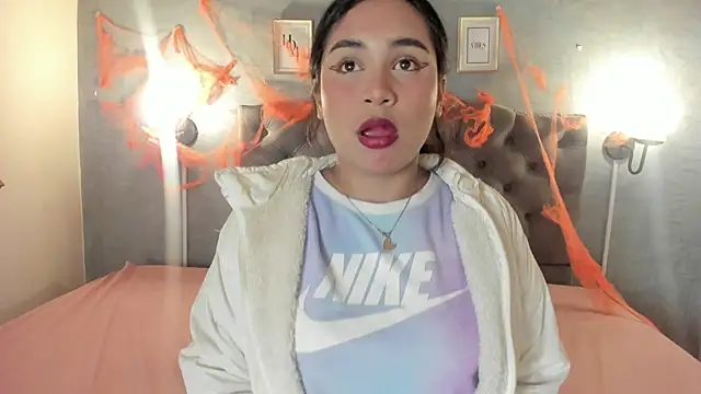 GiannaSlimJB online show from October 19, 2025, 3:18 am