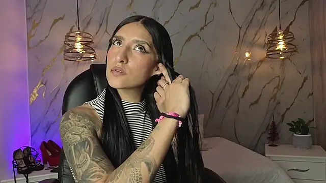 Scaarlettfox online show from February 4, 2026, 6:03 pm