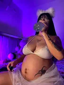 lucialauper  online show from November 1, 2025, 2:13 am