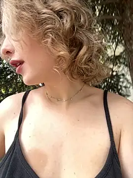 KellyKeler online show from September 19, 2025, 11:11 am