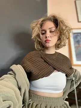 KellyKeler online show from October 13, 2025, 1:22 pm