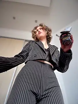 KellyKeler online show from March 27, 2026, 10:15 am