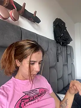 AllieYourGirl online show from November 18, 2025, 6:23 pm