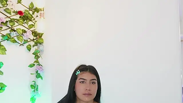 saraBow online show from September 9, 2025, 5:56 pm