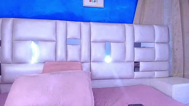 emmacurvy online show from September 24, 2025, 3:21 am