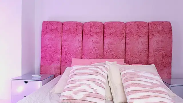 emmacurvy online show from November 26, 2025, 3:07 am