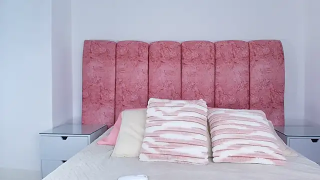 emmacurvy online show from December 5, 2025, 3:04 am