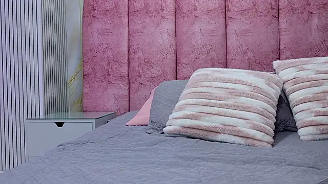 emmacurvy online show from March 11, 2026, 3:01 am