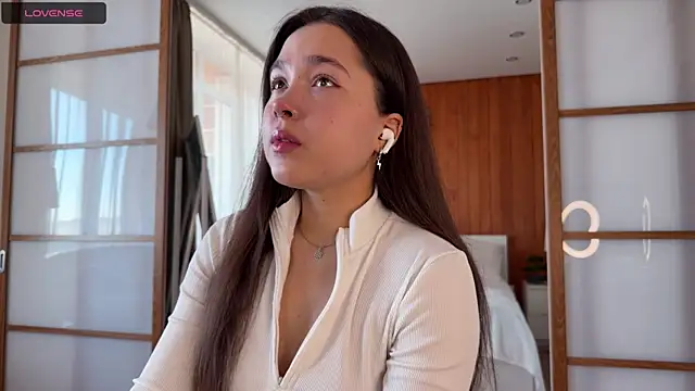 Snapshot of PlumyBun chatting on December 4, 2025, 4:22 am PlumyBun online show from December 4, 2025, 4:22 am