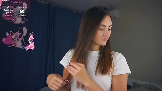 Snapshot of LoraDavi chatting on October 23, 2025, 7:18 am LoraDavi online show from October 23, 2025, 7:18 am