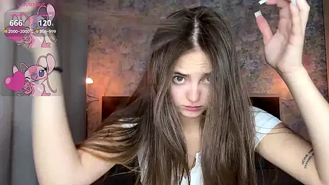 LoraDavi online show from April 13, 2026, 7:25 am