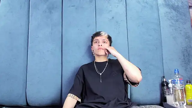 Megan Thompson  online show from April 16, 2026, 2:12 am