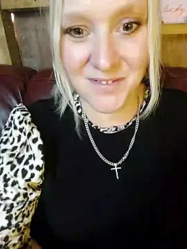 Bouncy-Bella28X online show from November 4, 2025, 12:26 pm