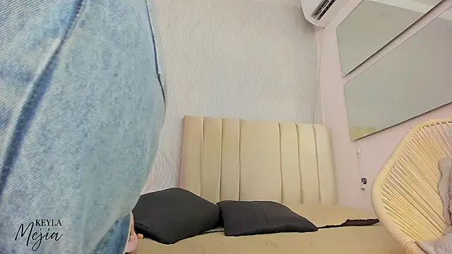 keyla mejia online show from February 26, 2026, 12:04 pm