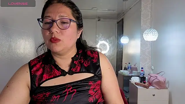 scarlett widow  online show from June 3, 2026, 3:20 am