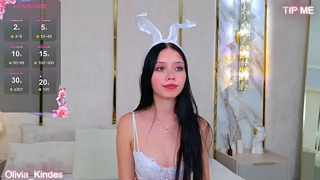 Olivia Kindes online show from September 21, 2025, 5:14 pm